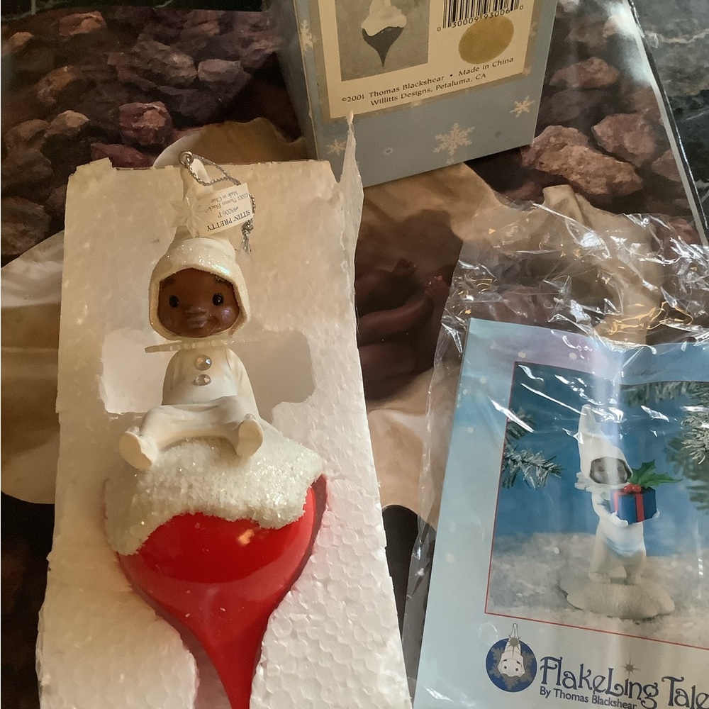 Flakeling Tales Thomas blackshear sitting pretty ornament New